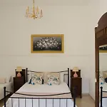 Casa Camelia - Cathedral View Apartment, 90m From Duomo Vakantiehuis *