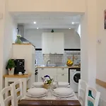 Casa Camelia - Cathedral View Apartment, 90m From Duomo *