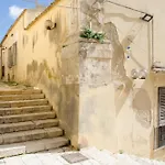 Vakantiehuis Casa Camelia - Cathedral View Apartment, 90m From Duomo Noto