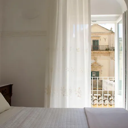Casa Camelia - Cathedral View Apartment, 90m From Duomo * Noto