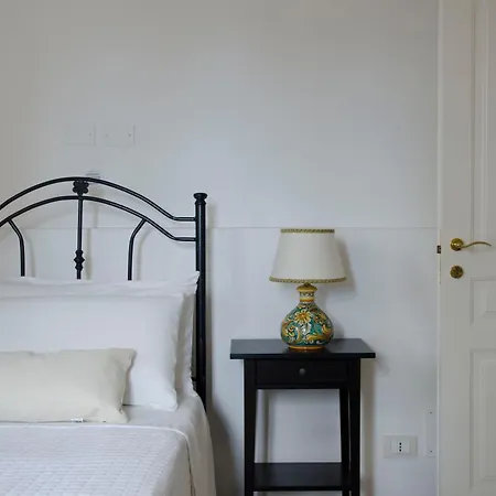 Casa Camelia - Cathedral View Apartment, 90m From Duomo Vakantiehuis *