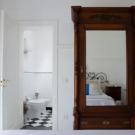 Дом отдыха Casa Camelia - Cathedral View Apartment, 90m From Duomo Ното