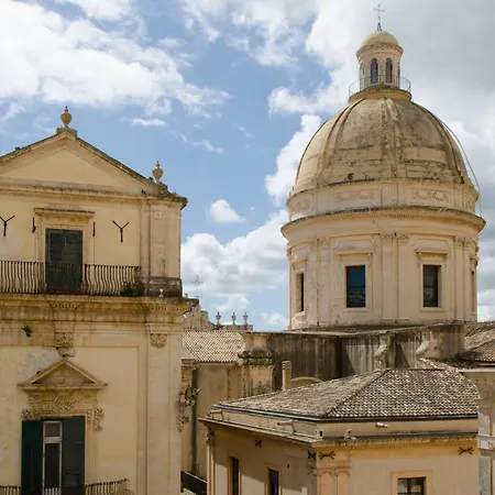 Casa Camelia - Cathedral View Apartment, 90m From Duomo *