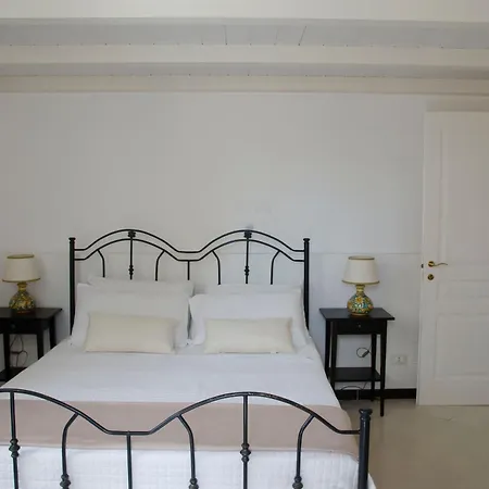Casa Camelia - Cathedral View Apartment, 90m From Duomo Дом отдыха Ното