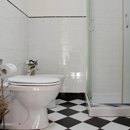 Casa Camelia - Cathedral View Apartment, 90m From Duomo *