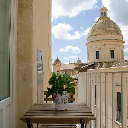 Дом отдыха Casa Camelia - Cathedral View Apartment, 90m From Duomo