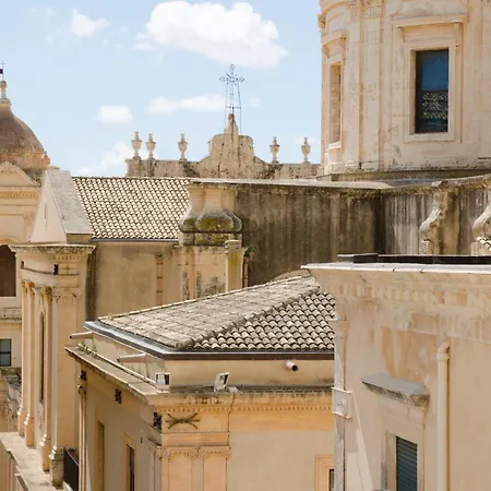 Дом отдыха Casa Camelia - Cathedral View Apartment, 90m From Duomo Ното