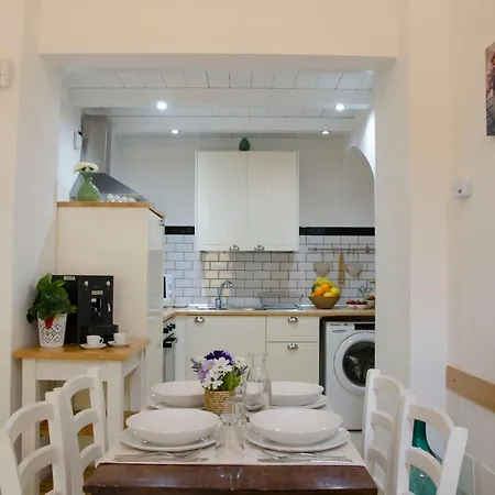 Casa Camelia - Cathedral View Apartment, 90m From Duomo *