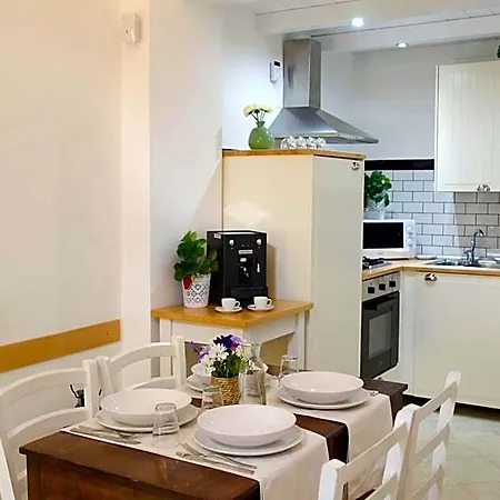 Casa Camelia - Cathedral View Apartment, 90m From Duomo *