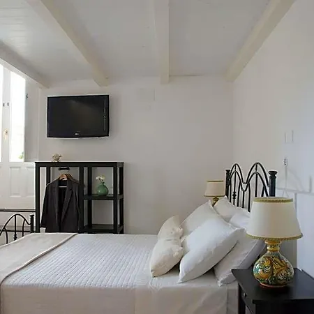 Casa Camelia - Cathedral View Apartment, 90m From Duomo Feriehus Noto
