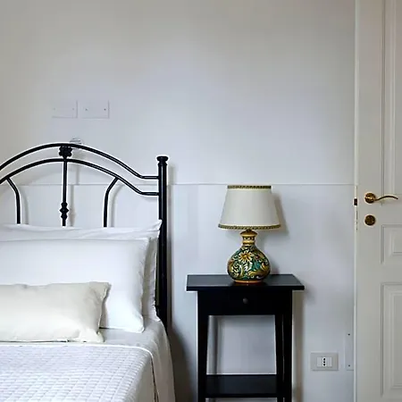 Casa Camelia - Cathedral View Apartment, 90m From Duomo *