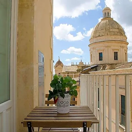 Casa Camelia - Cathedral View Apartment, 90m From Duomo